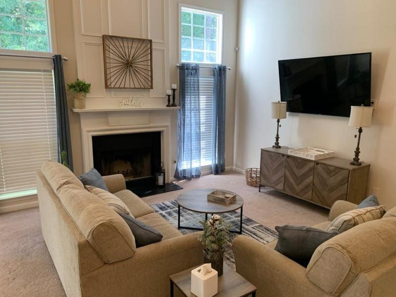 Enjoy This Amazing Home With Porch & Grill Near Dt Woodstock Kültér fotó